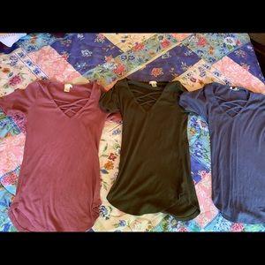 bundle deal🤪(3 short sleeves for 15$)